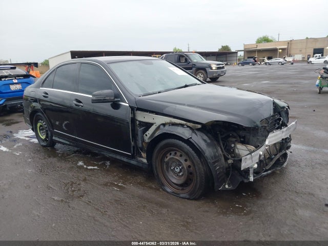 2013 MERCEDES-BENZ C 250 WDDGF4HB2DR270882