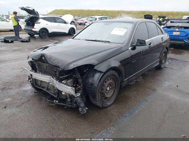 2013 MERCEDES-BENZ C 250 WDDGF4HB2DR270882 Photo 1