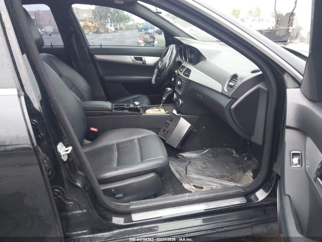 2013 MERCEDES-BENZ C 250 WDDGF4HB2DR270882 Photo 4