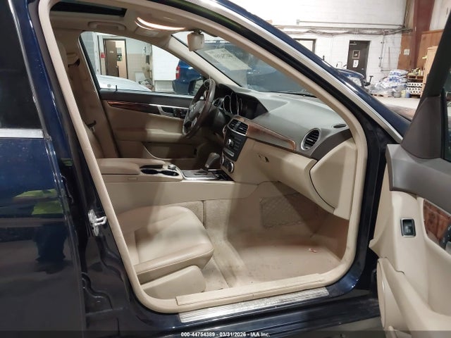 2012 Mercedes-benz C 300 Luxury 4matic მანქანა იყიდება აუქციონზე, vin: WDDGF8BB8CA695715, აუქციონის ნომერი: 44754389