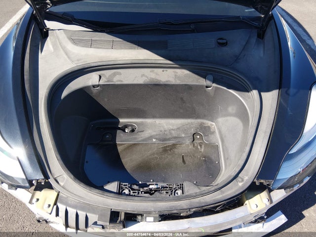44754674 :رقم المزاد ، 5YJ3E1EB2JF078698 vin ، 2018 Tesla Model 3 Long Range/performance مزاد بيع