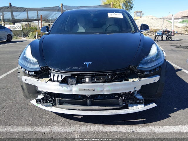 44754674 :رقم المزاد ، 5YJ3E1EB2JF078698 vin ، 2018 Tesla Model 3 Long Range/performance مزاد بيع