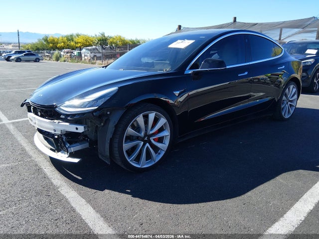 44754674 :رقم المزاد ، 5YJ3E1EB2JF078698 vin ، 2018 Tesla Model 3 Long Range/performance مزاد بيع