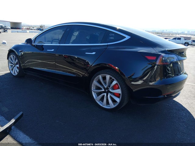 44754674 :رقم المزاد ، 5YJ3E1EB2JF078698 vin ، 2018 Tesla Model 3 Long Range/performance مزاد بيع