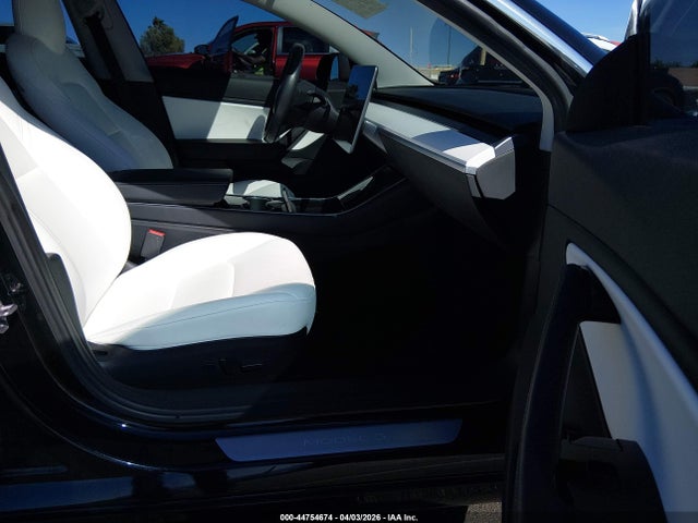 44754674 :رقم المزاد ، 5YJ3E1EB2JF078698 vin ، 2018 Tesla Model 3 Long Range/performance مزاد بيع
