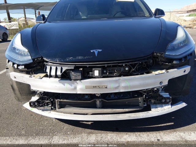 44754674 :رقم المزاد ، 5YJ3E1EB2JF078698 vin ، 2018 Tesla Model 3 Long Range/performance مزاد بيع