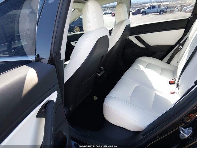 44754674 :رقم المزاد ، 5YJ3E1EB2JF078698 vin ، 2018 Tesla Model 3 Long Range/performance مزاد بيع