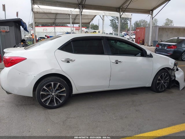Toyota COROLLA SE 2018 5YFBURHE9JP791413 Image 13