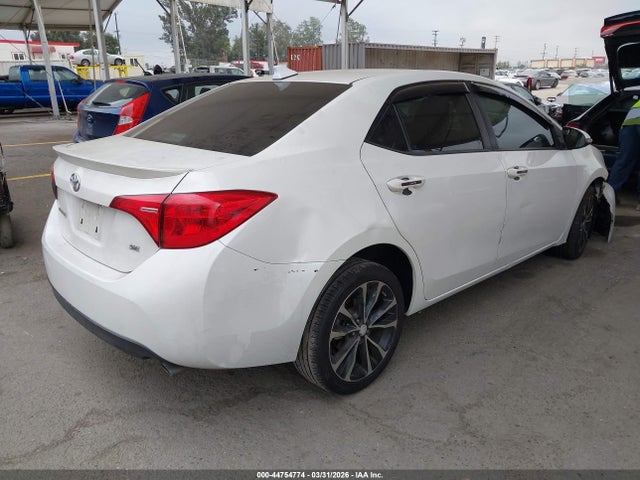 Toyota COROLLA SE 2018 5YFBURHE9JP791413 Image 4