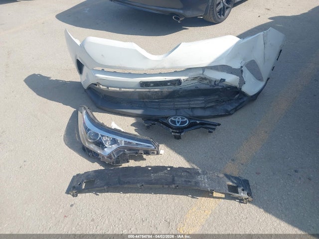 Toyota C-HR XLE 2018 NMTKHMBX4JR024768 Image 12