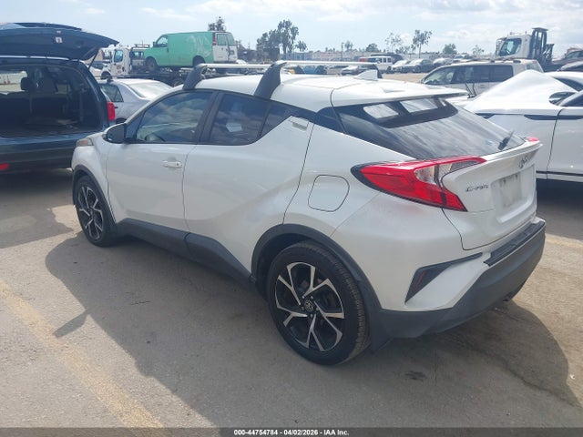 Toyota C-HR XLE 2018 NMTKHMBX4JR024768 Image 3