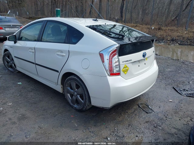 2015 TOYOTA PRIUS JTDKN3DU5F0397027 Photo 2