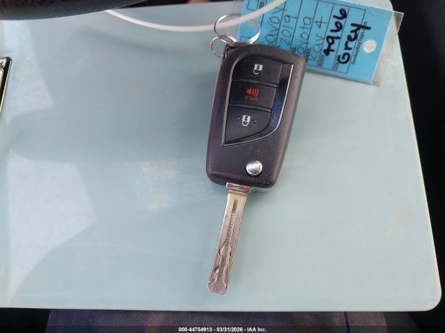 2019 Toyota Rav4 Le მანქანა იყიდება აუქციონზე, vin: JTMF1RFV0KD043960, აუქციონის ნომერი: 44754913