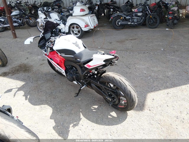 JYARNA3Y3SA000616 Yamaha Yzf890 C