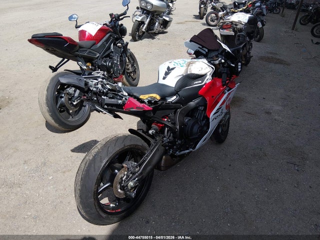 JYARNA3Y3SA000616 Yamaha Yzf890 C