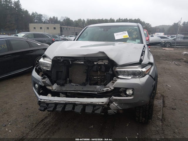 3TMCZ5AN6JM122886 Toyota Tacoma Trd Off Road