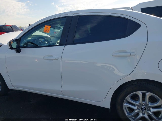 3MYDLBYV6JY303443 Toyota YARIS IA
