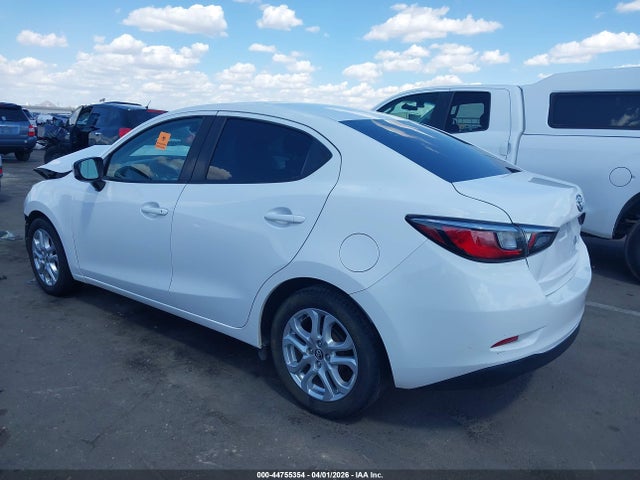 3MYDLBYV6JY303443 Toyota YARIS IA