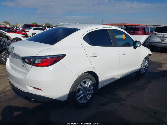 3MYDLBYV6JY303443 Toyota YARIS IA