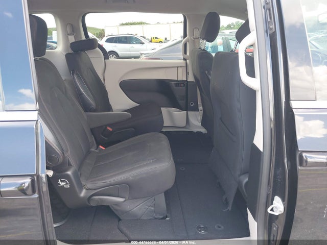 44755528 :رقم المزاد ، 2C4RC1DG3HR837094 vin ، 2017 Chrysler Pacifica Touring مزاد بيع