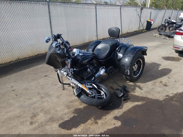Harley-Davidson Flrt Free Wheeler 2015 1HD1MCM19FB852503 Image 2
