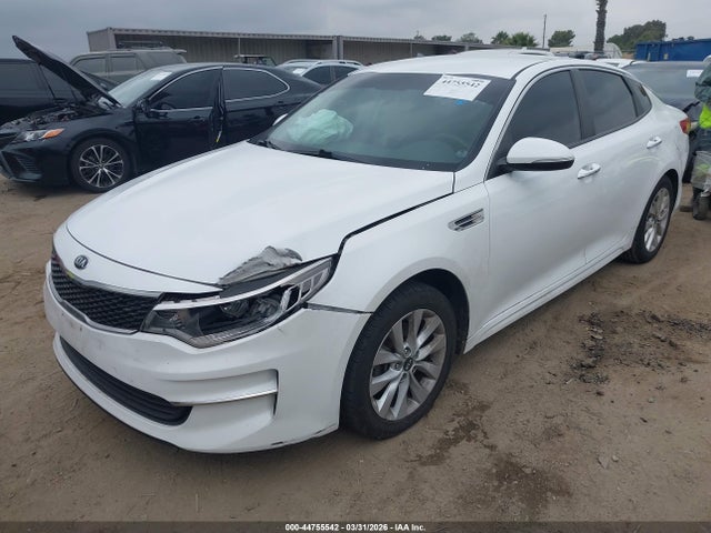 KIA Optima Lx 2017 5XXGT4L34HG172884 Image 2