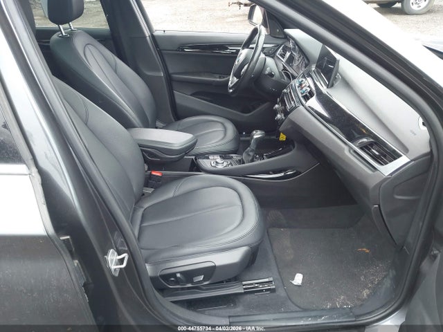 2016 BMW X1 WBXHT3C38G5E48670 Photo 4