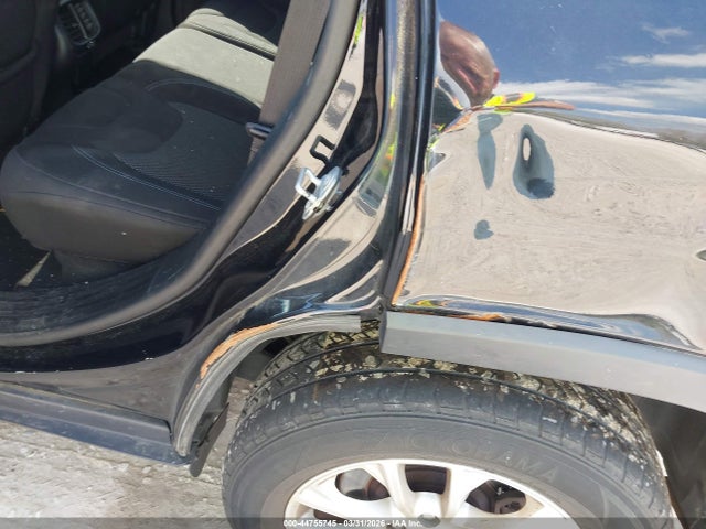 44755745 :رقم المزاد ، 1C4PJMCB1KD459341 vin ، 2019 Jeep Cherokee Latitude 4x4 مزاد بيع