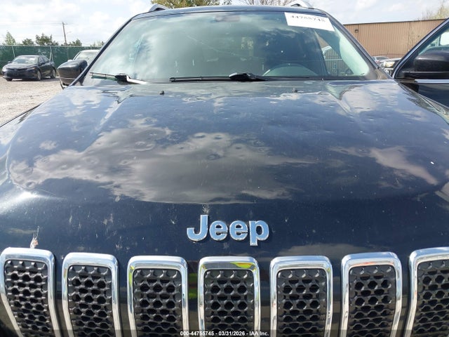44755745 :رقم المزاد ، 1C4PJMCB1KD459341 vin ، 2019 Jeep Cherokee Latitude 4x4 مزاد بيع