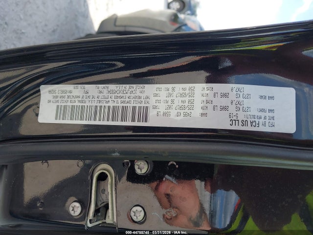 44755745 :رقم المزاد ، 1C4PJMCB1KD459341 vin ، 2019 Jeep Cherokee Latitude 4x4 مزاد بيع