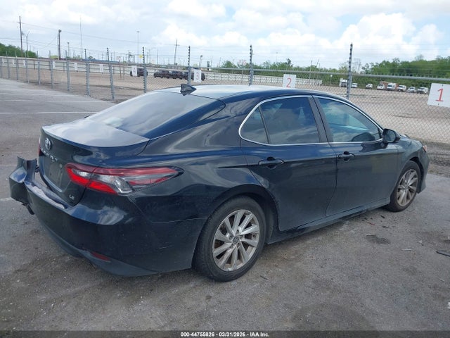 44755826 :رقم المزاد ، 4T1C11AKXNU689587 vin ، 2022 Toyota Camry Le مزاد بيع