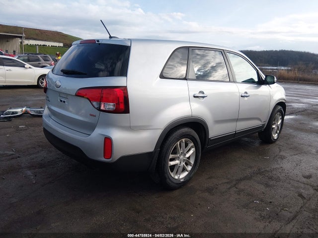 44755924 :رقم المزاد ، 5XYKTCA60FG552993 vin ، 2015 Kia Sorento Lx مزاد بيع