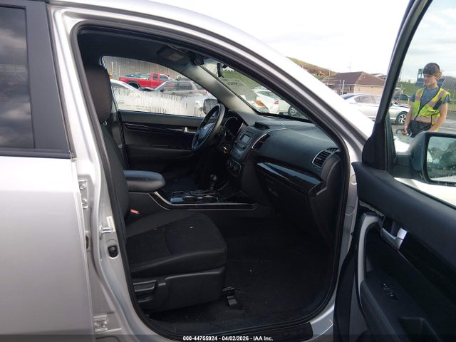 44755924 :رقم المزاد ، 5XYKTCA60FG552993 vin ، 2015 Kia Sorento Lx مزاد بيع