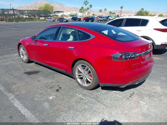 2015 TESLA MODEL S 5YJSA1H42FF084061 Photo 2