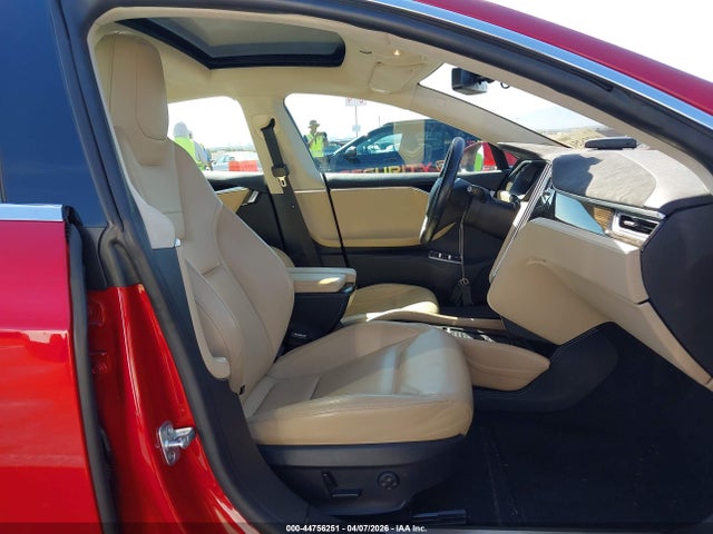 2015 TESLA MODEL S 5YJSA1H42FF084061 Photo 4
