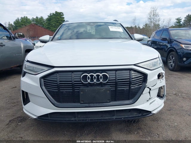 Продажа на аукционе авто 2022 Audi E-tron Premium Plus Quattro, vin: WA1LAAGE3NB012375, номер лота: 44756342