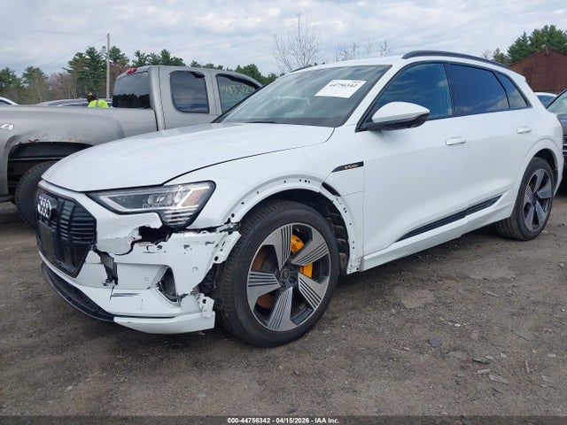 Продажа на аукционе авто 2022 Audi E-tron Premium Plus Quattro, vin: WA1LAAGE3NB012375, номер лота: 44756342