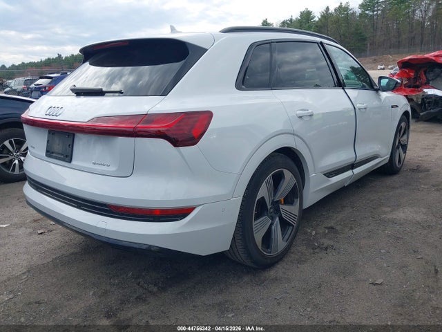 Продажа на аукционе авто 2022 Audi E-tron Premium Plus Quattro, vin: WA1LAAGE3NB012375, номер лота: 44756342