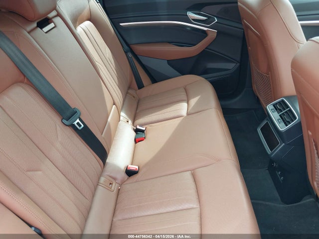 Продажа на аукционе авто 2022 Audi E-tron Premium Plus Quattro, vin: WA1LAAGE3NB012375, номер лота: 44756342