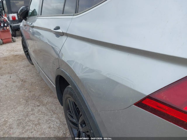 Продажа на аукционе авто 2022 Volkswagen Tiguan 2.0t Se R-line Black, vin: 3VVCB7AX2NM022678, номер лота: 44756431