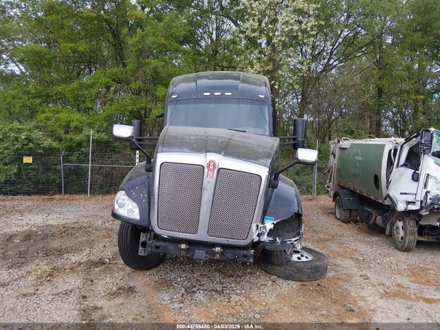 Продажа на аукционе авто 2018 Kenworth T680, vin: 1XKYD49X4JJ182459, номер лота: 44756480