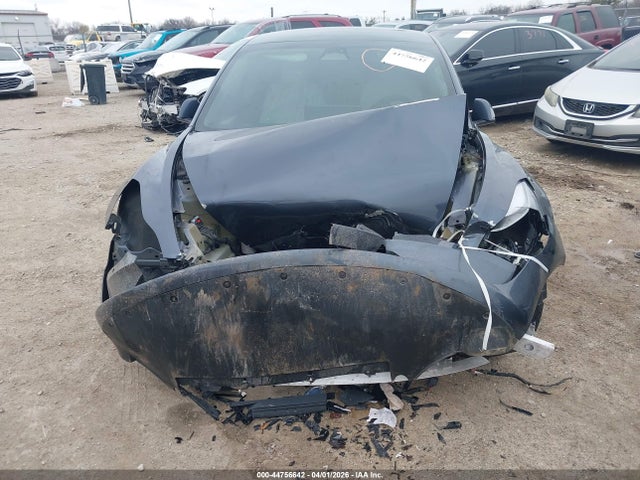 44756642 :رقم المزاد ، 5YJ3E1EB4NF338105 vin ، 2022 Tesla Model 3 Long Range Dual Motor All-wheel Drive مزاد بيع