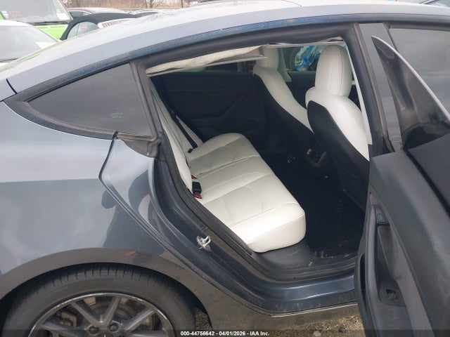 44756642 :رقم المزاد ، 5YJ3E1EB4NF338105 vin ، 2022 Tesla Model 3 Long Range Dual Motor All-wheel Drive مزاد بيع
