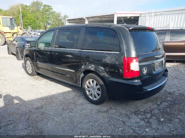 2015 CHRYSLER TOWN & COUNTRY 2C4RC1BG5FR551988 Photo 2