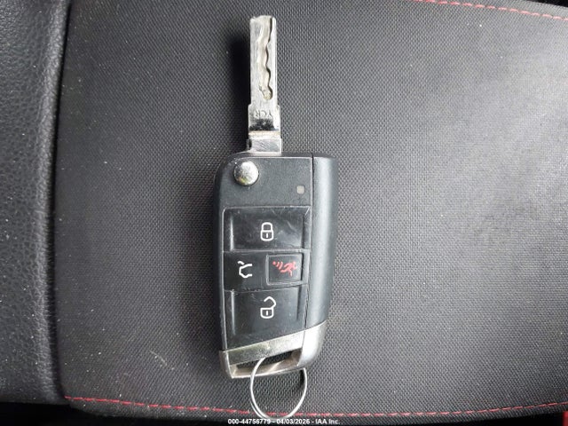 3VW5T7AU7FM102423 Volkswagen Golf Gti 2.0t S 4-door