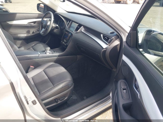 3PCAJ5M18KF137113 Infiniti Qx50 Luxe
