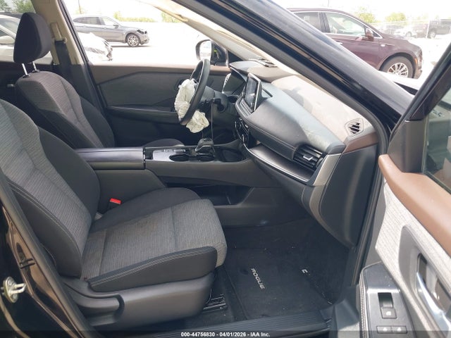 JN8AT3BA6MW018108 Nissan Rogue Sv Fwd