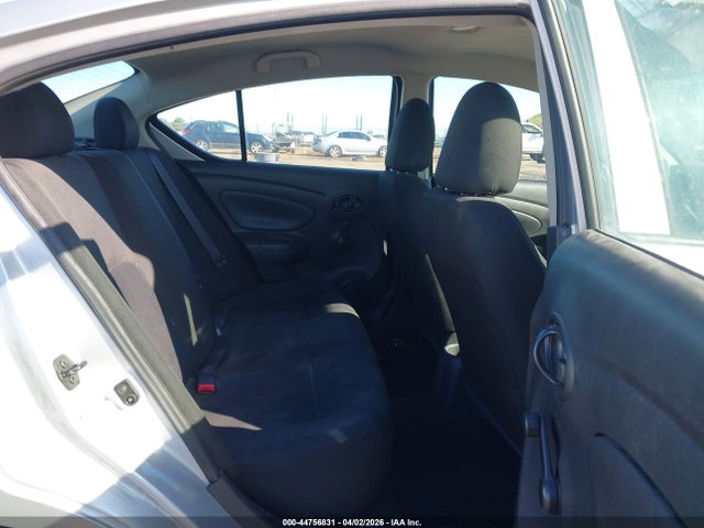 44756831 :رقم المزاد ، 3N1CN7AP1JL831260 vin ، 2018 Nissan Versa 1.6 S+ مزاد بيع