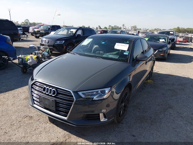 Продаж на аукціоні авто 2018 Audi A3 2.0t Premium, vin: WAUAUGFF8J1040350, номер лоту: 44756922