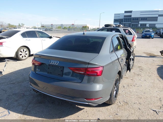 Продаж на аукціоні авто 2018 Audi A3 2.0t Premium, vin: WAUAUGFF8J1040350, номер лоту: 44756922